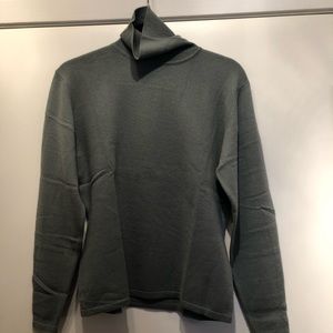Creamy green color 100% cashmere turtleneck